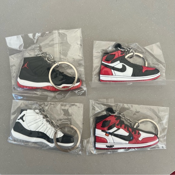 ✔️ New✔️ NIKE Off-White AJ1 / Jordan 11 Keychains - Picture 1 of 2